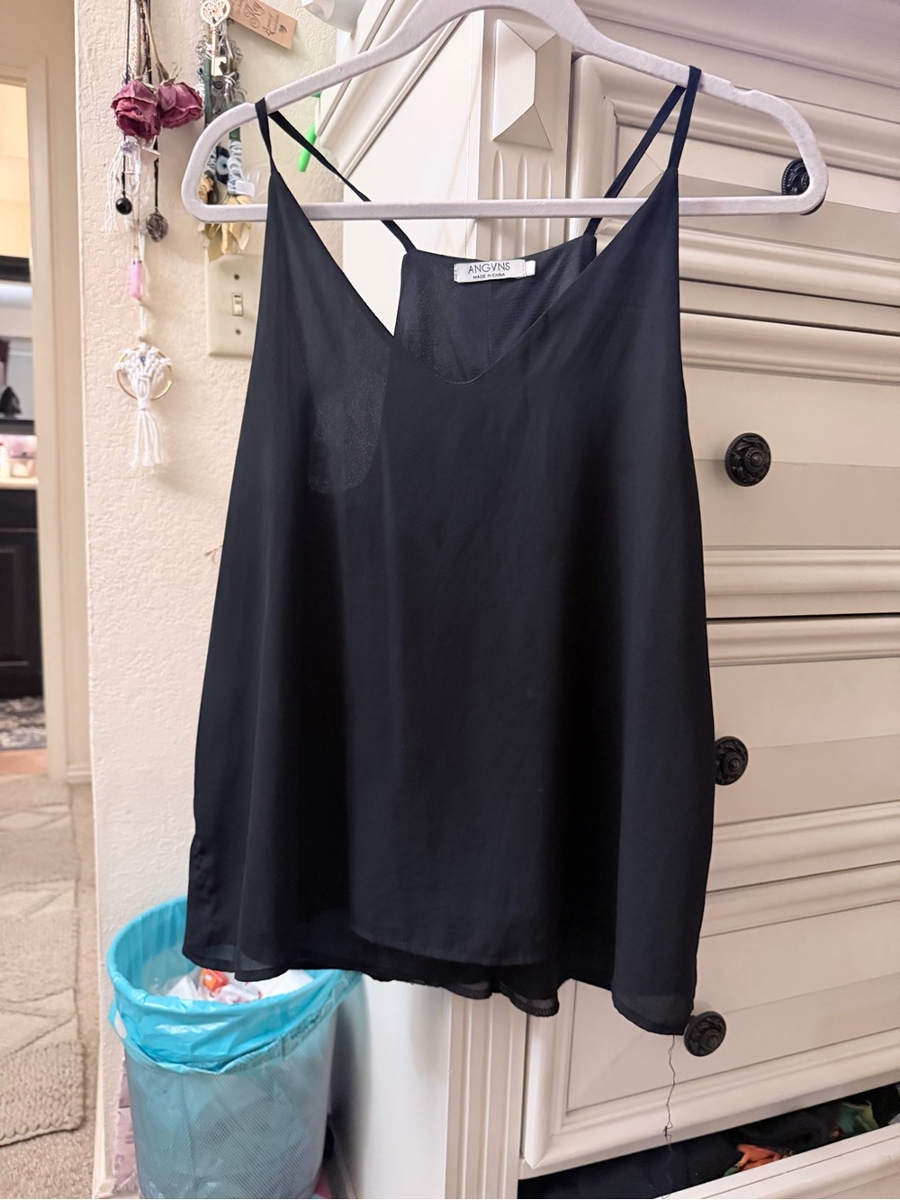 ANGVNS - Women’s Black V-Neck Spaghetti Strap Cami (M)
